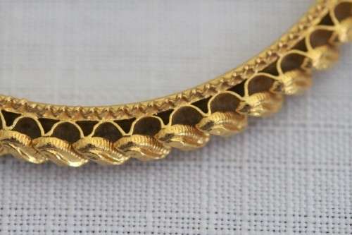 A magnificent solid 22ct gold ladies bangle w/ intricate detailing in awesome condition price/bangle