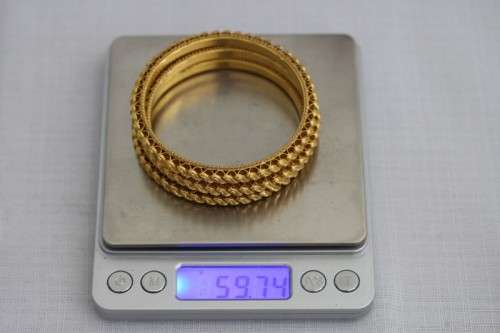 A magnificent solid 22ct gold ladies bangle w/ intricate detailing in awesome condition price/bangle