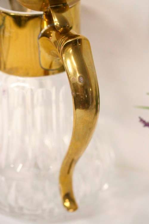 A spectacular lead crystal water jug with a cooler for ice, brass lid and handle in good condition