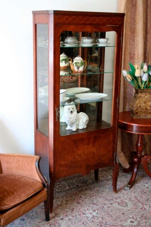 A superb vintage French Louis XV-style show case with beautiful marquetry inlay detailing