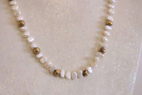 **RS17** A white baroque pearl and gold beaded ladies necklace with a 14ct gold and pearl clasp