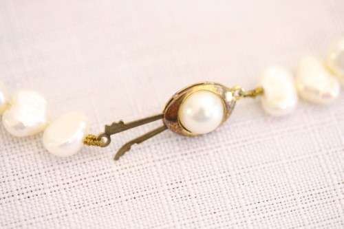 **RS17** A white baroque pearl and gold beaded ladies necklace with a 14ct gold and pearl clasp
