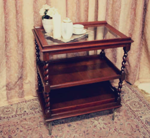 A beautiful antique/ vintage Oak barley-twist drinks/ tea trolley on castors w removable tray