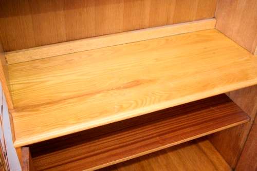 A lovely stylish wooden book case in very good condition. Great in a study, reading room! RS17Sale