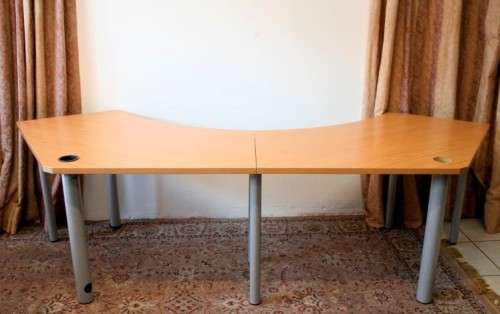 **RS17_Clearance** Modern styled versatile extra-large desk/ work station in great condition