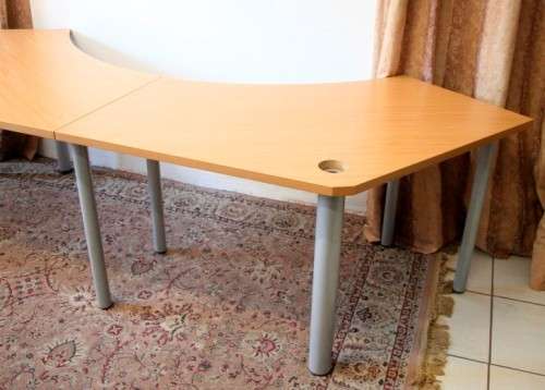 **RS17_Clearance** Modern styled versatile extra-large desk/ work station in great condition