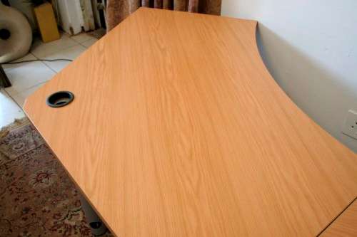 **RS17_Clearance** Modern styled versatile extra-large desk/ work station in great condition