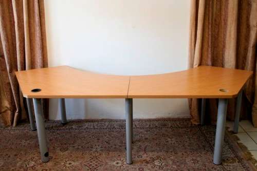 **RS17_Clearance** Modern styled versatile extra-large desk/ work station in great condition