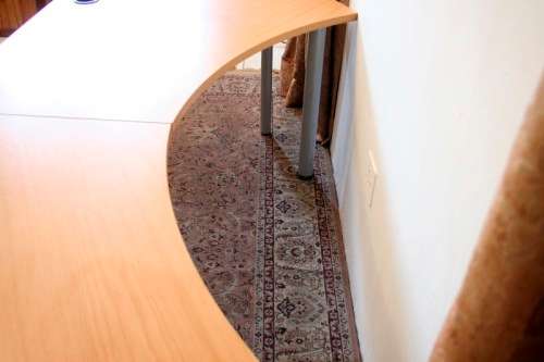 **RS17_Clearance** Modern styled versatile extra-large desk/ work station in great condition