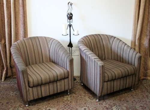 2x Stunning and very stylish upholstered tub chairs w/ clean uncomplicated lines. bid/chair