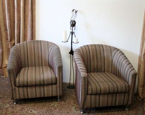 2x Stunning and very stylish upholstered tub chairs w/ clean uncomplicated lines. bid/chair