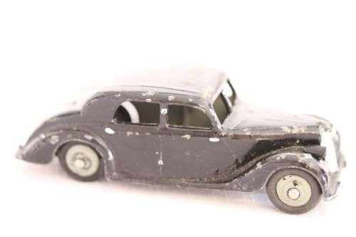 **RS17** An original vintage (c1948) Dinky Toys No. 40A black Riley Saloon die-cast model car