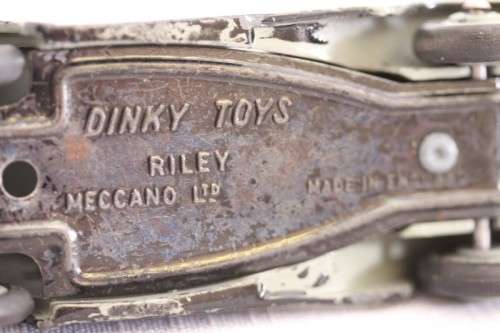**RS17** An original vintage (c1948) Dinky Toys No. 40A black Riley Saloon die-cast model car