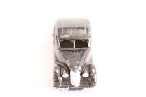 **RS17** An original vintage (c1948) Dinky Toys No. 40A black Riley Saloon die-cast model car