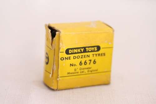 **RS17** Awesome collection of 21x assorted Dinky Toys car & truck (replacement) tyres - 3x sizes