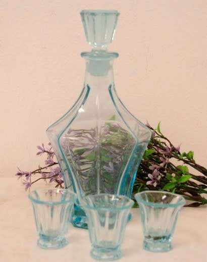 **RS17** An Art deco style blue glass liqueur decanter w cut crystal stopper & 3 matching glass