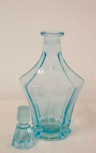**RS17** An Art deco style blue glass liqueur decanter w cut crystal stopper & 3 matching glass