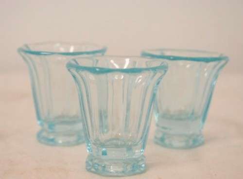 **RS17** An Art deco style blue glass liqueur decanter w cut crystal stopper & 3 matching glass