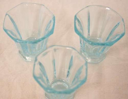 **RS17** An Art deco style blue glass liqueur decanter w cut crystal stopper & 3 matching glass