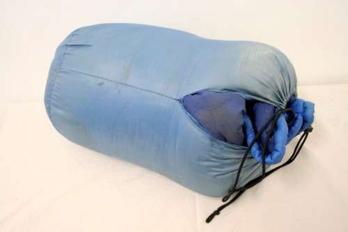 **RS17** An awesome "Born free" Expedition 270 100% rip stop nylon sleeping bag in its carry bag.