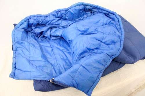 **RS17** An awesome "Born free" Expedition 270 100% rip stop nylon sleeping bag in its carry bag.