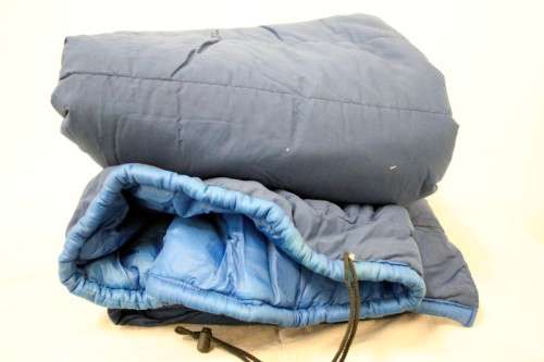 **RS17** An awesome "Born free" Expedition 270 100% rip stop nylon sleeping bag in its carry bag.