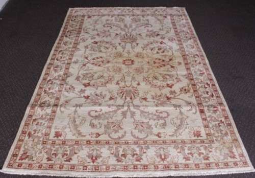 A fantastic large (2.46m x 1.64m) traditional pure wool Chobi Persian carpet - great livingroom size