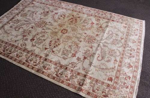 A fantastic large (2.46m x 1.64m) traditional pure wool Chobi Persian carpet - great livingroom size