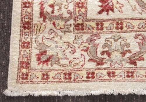 A fantastic large (2.46m x 1.64m) traditional pure wool Chobi Persian carpet - great livingroom size