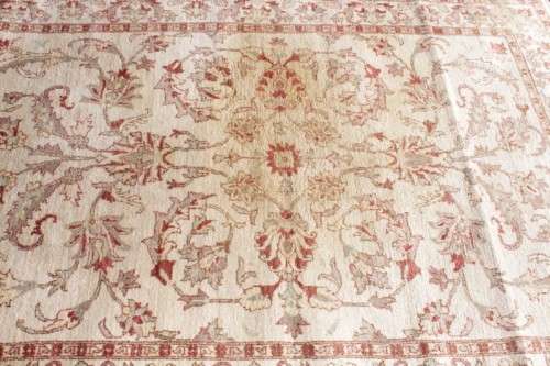 A fantastic large (2.46m x 1.64m) traditional pure wool Chobi Persian carpet - great livingroom size