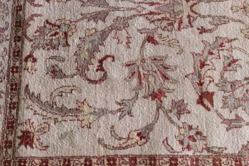 A fantastic large (2.46m x 1.64m) traditional pure wool Chobi Persian carpet - great livingroom size