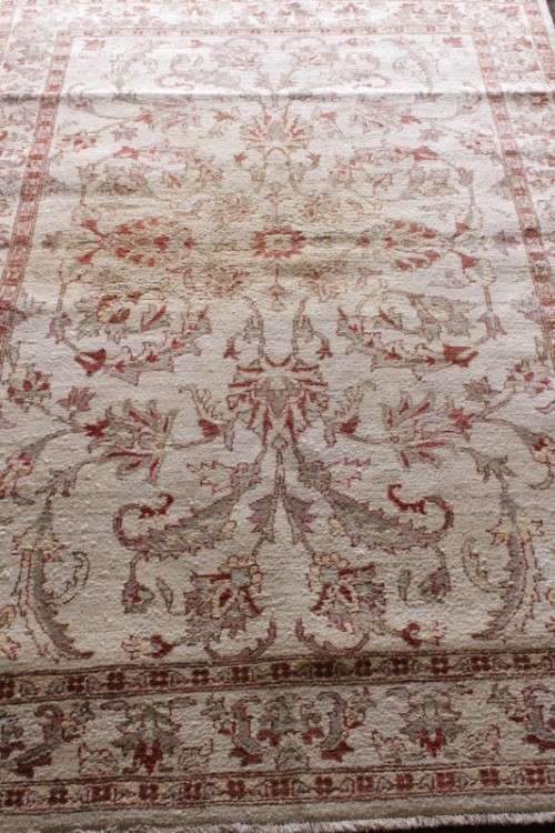 A fantastic large (2.46m x 1.64m) traditional pure wool Chobi Persian carpet - great livingroom size