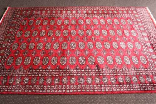 A superb, well made (2.58m x 1.59m) traditional "very soft" Pakistani Karachi Persian carpet