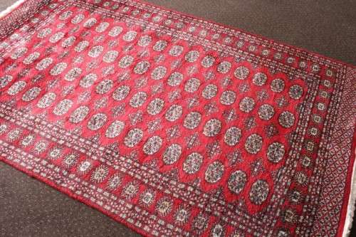 A superb, well made (2.58m x 1.59m) traditional "very soft" Pakistani Karachi Persian carpet