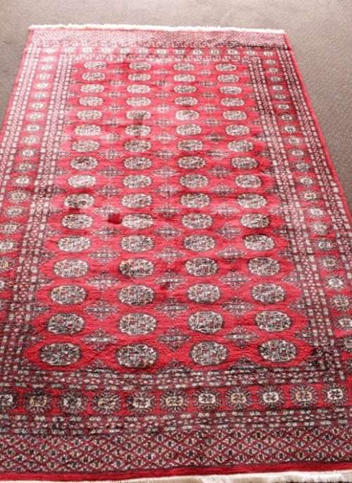 A superb, well made (2.58m x 1.59m) traditional "very soft" Pakistani Karachi Persian carpet