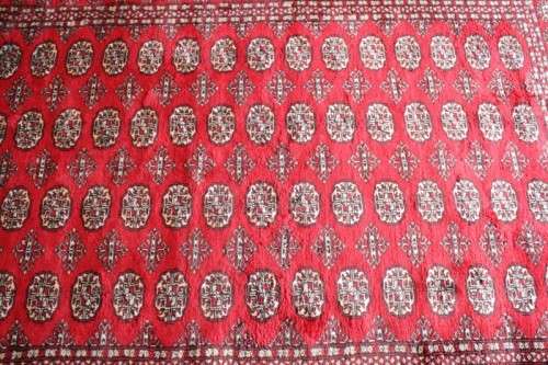 A superb, well made (2.58m x 1.59m) traditional "very soft" Pakistani Karachi Persian carpet