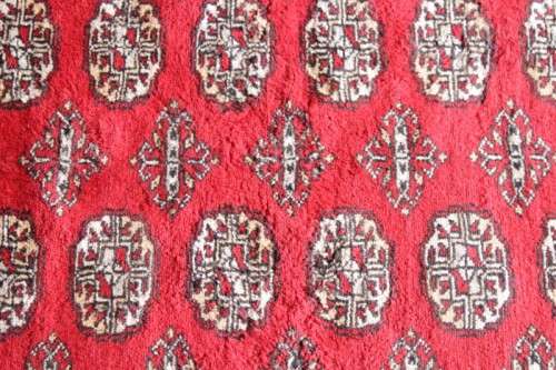 A superb, well made (2.58m x 1.59m) traditional "very soft" Pakistani Karachi Persian carpet