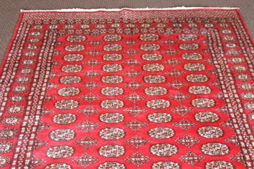 A superb, well made (2.58m x 1.59m) traditional "very soft" Pakistani Karachi Persian carpet