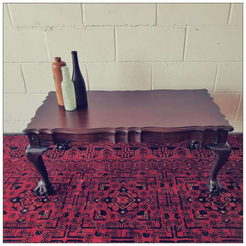 A lovely vintage Imbuia center coffee table with large ball and claw feet in great condition!!
