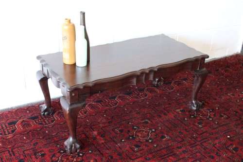 A lovely vintage Imbuia center coffee table with large ball and claw feet in great condition!!