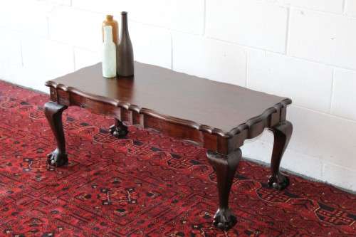 A lovely vintage Imbuia center coffee table with large ball and claw feet in great condition!!