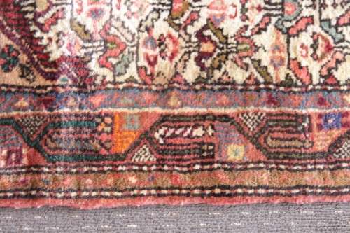 An incredible traditional vintage Iranian "Kashan" carpet runner (270cm x 91.5cm) in good condition