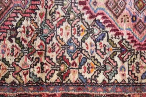An incredible traditional vintage Iranian "Kashan" carpet runner (270cm x 91.5cm) in good condition