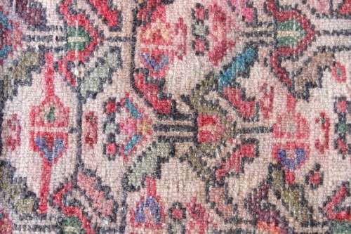 An incredible traditional vintage Iranian "Kashan" carpet runner (270cm x 91.5cm) in good condition