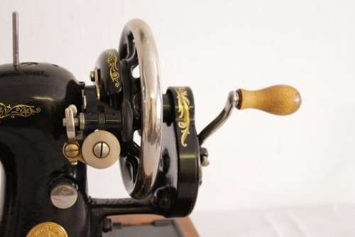 A stunning antique 1937 Singer 99K hand-cranked sewing machine w/ loads of accessories & attachments