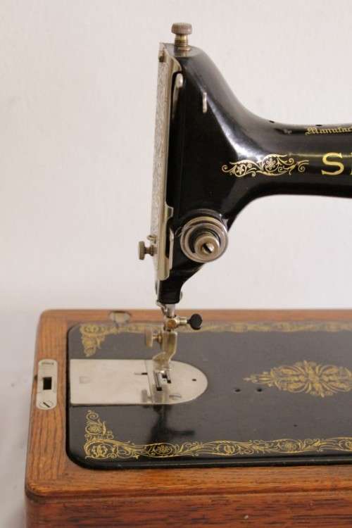 A stunning antique 1937 Singer 99K hand-cranked sewing machine w/ loads of accessories & attachments