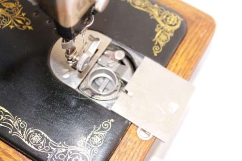 A stunning antique 1937 Singer 99K hand-cranked sewing machine w/ loads of accessories & attachments