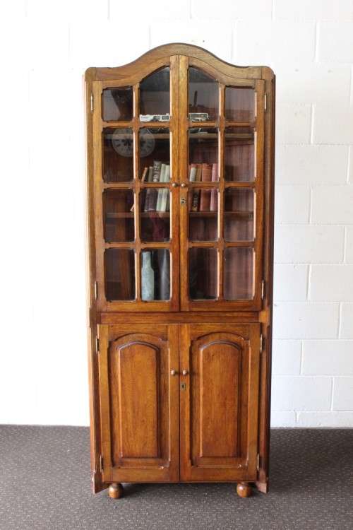 A STUNNING and beautifully made corner display unit cabinet with ample shelves and space!