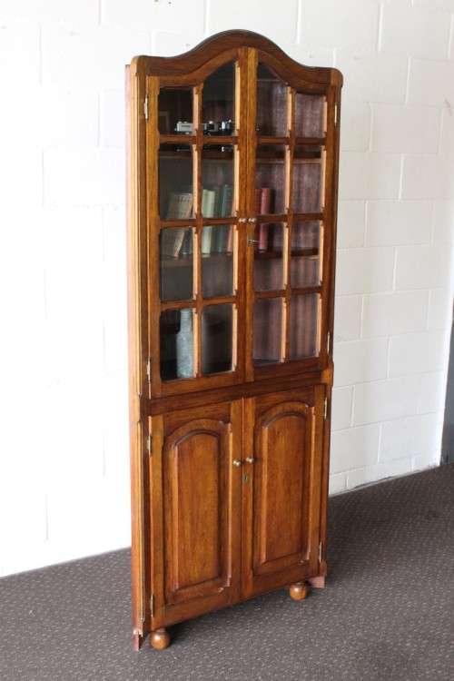 A STUNNING and beautifully made corner display unit cabinet with ample shelves and space!