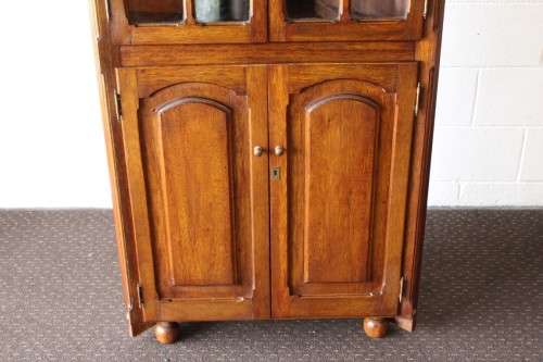A STUNNING and beautifully made corner display unit cabinet with ample shelves and space!